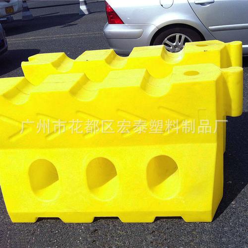 工程塑料三孔注水水马 高强度黄色市政交通路障的全能解析